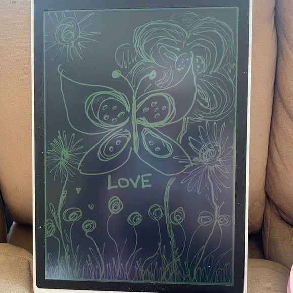 Electronic doodle boards 10” battery powered. Very thin and lightweight - Picture 8 of 8